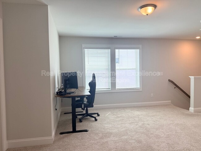 Building Photo - 540 Barrington Row Ave