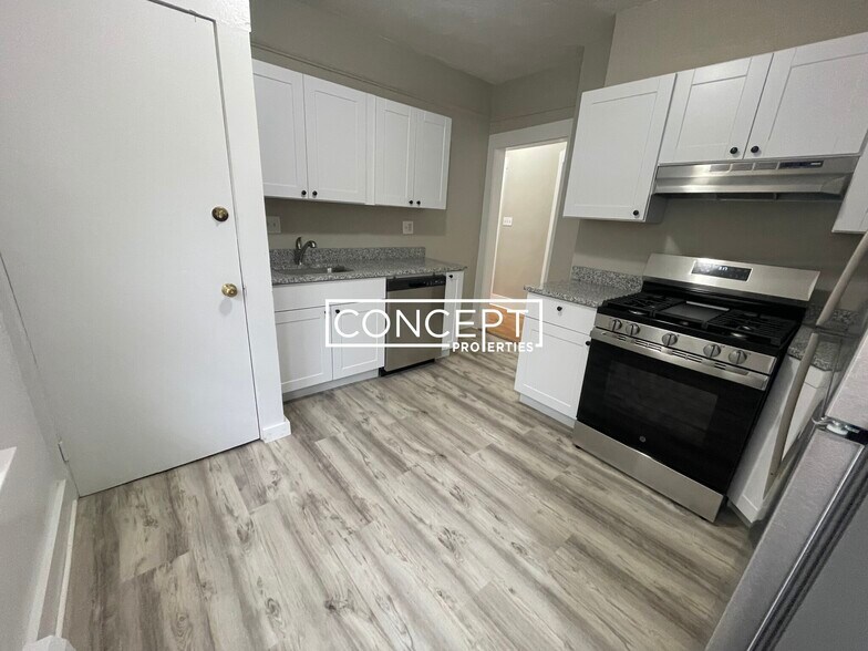 Building Photo - 6 Bowdoin Park