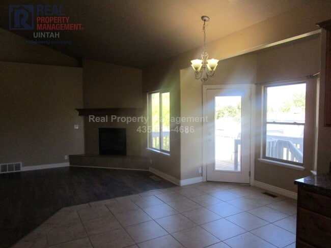 Building Photo - Beautiful 6 bedroom, 3 Bath, 3 Car Garage ...