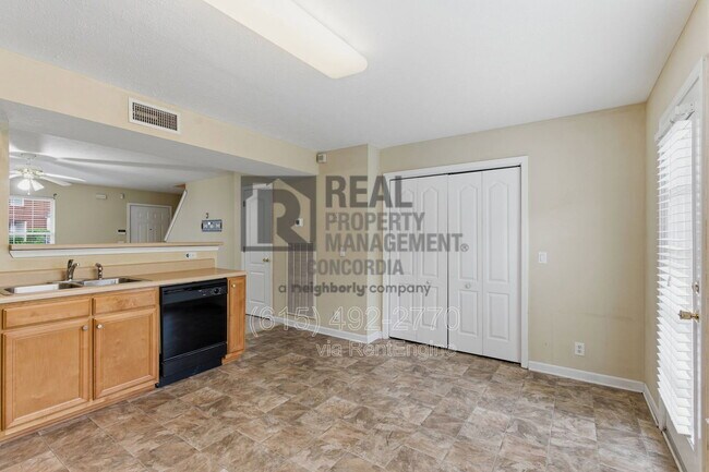 Building Photo - 6066 Sagi Cir