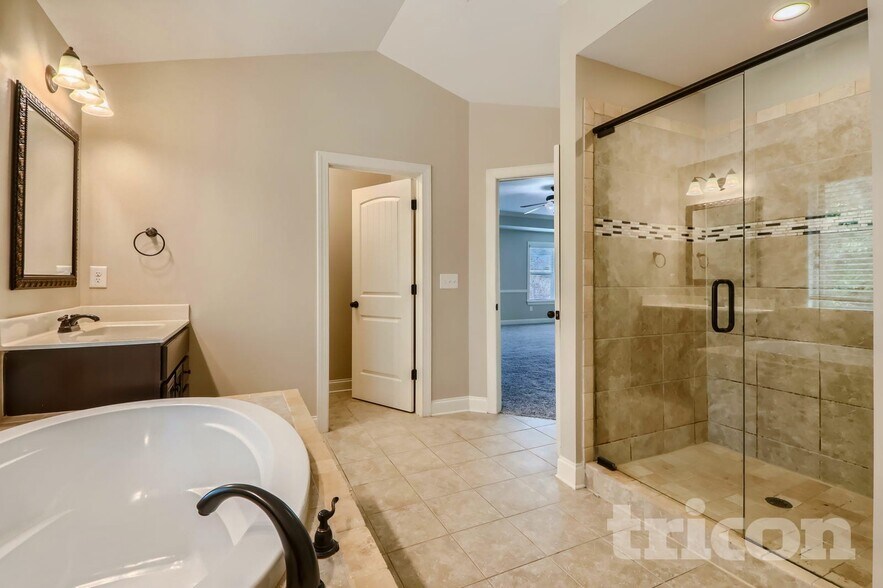 Building Photo - 216 Fannin Ln