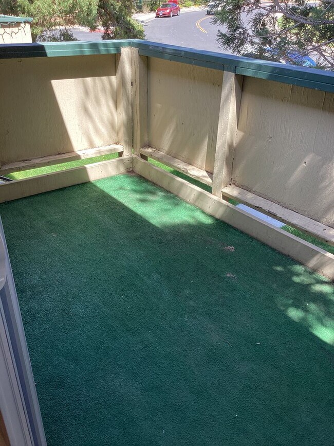 Building Photo - BEAUTIFUL - REMODELED 2 BEDROOM/1 BATH CON...