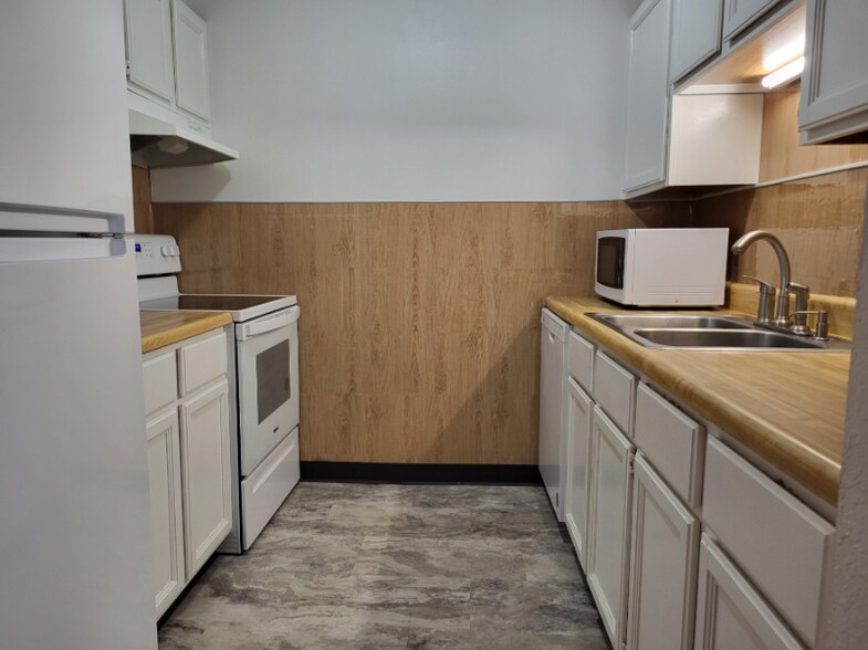 Building Photo - 2204 Valleyhigh Dr NW