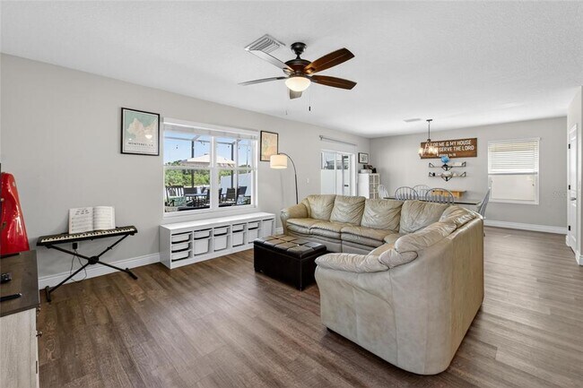 Building Photo - 11176 Leland Groves Dr