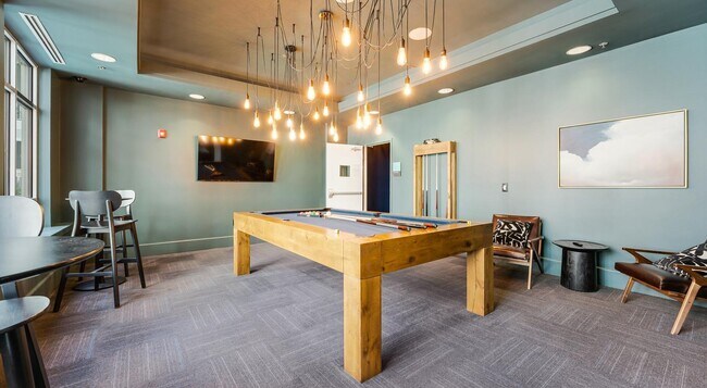 Building Photo - 900 E Six Forks Rd