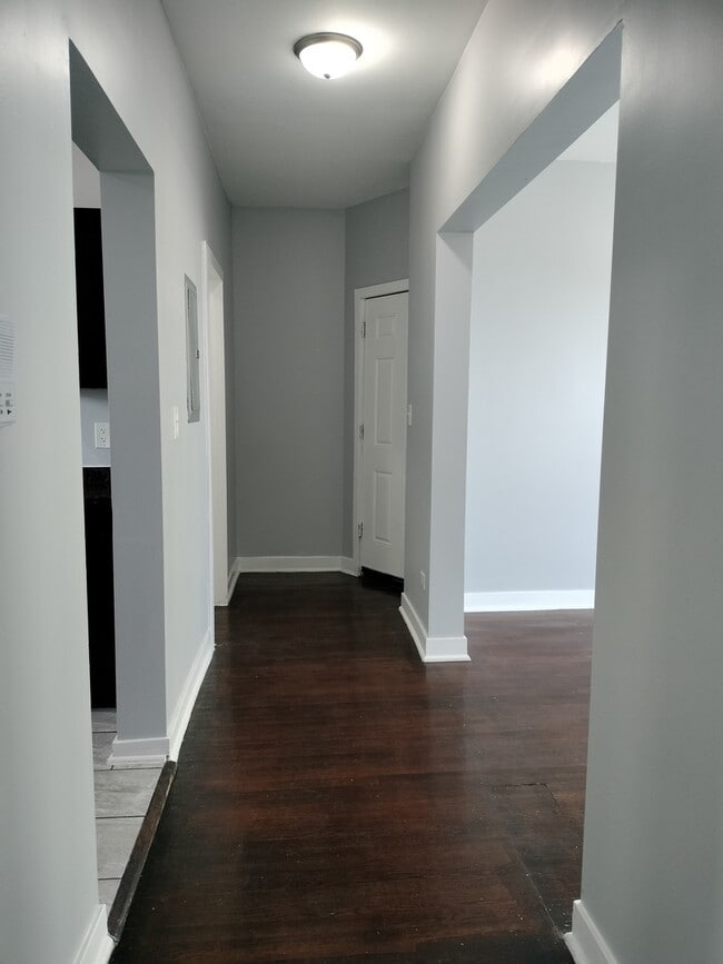 Building Photo - 1413 W 66th St