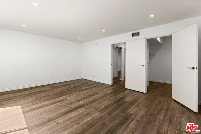 Building Photo - 6212 Fulton Ave