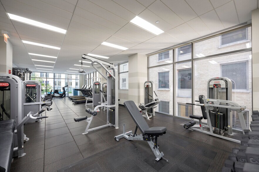 Building Photo - 203 N La Salle St