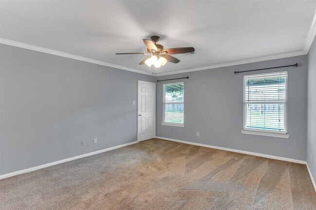 Building Photo - 223 Fantasy Ln