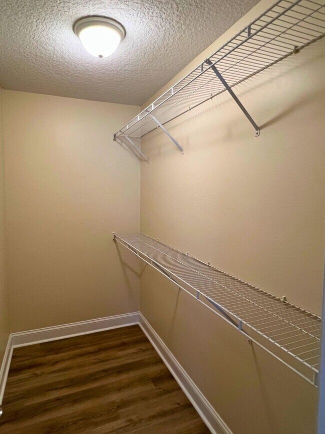 Building Photo - Updated 3/2 close to I95