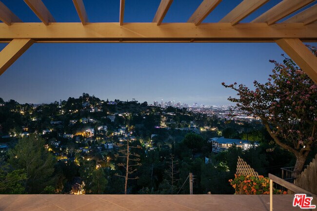 Building Photo - 2720 Hollyridge Dr