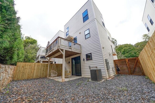 Building Photo - 829 Barnett St NE