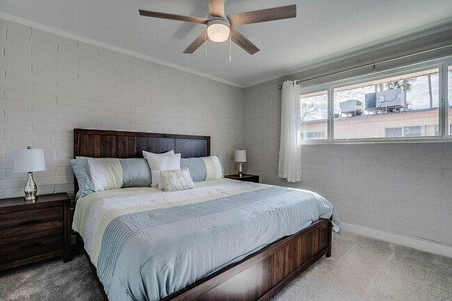 Building Photo - Prime Location - 2-bedroom, 1.5-bath townhome in Central Scottsdale!