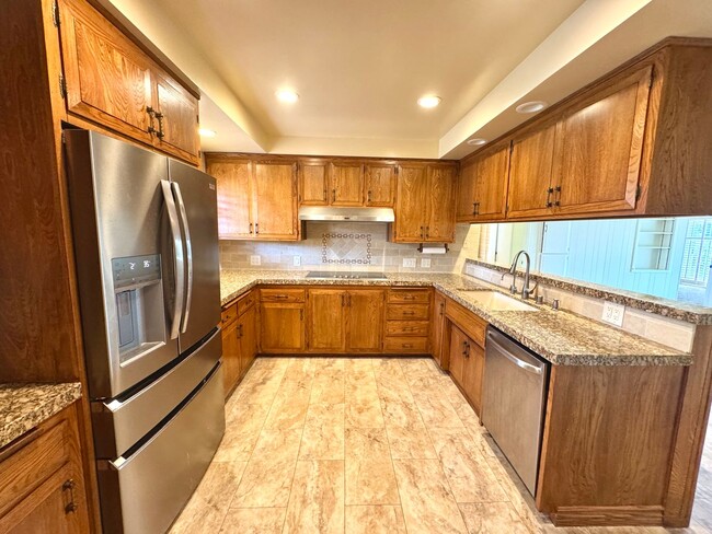 Building Photo - Light, Bright & Lovingly Maintained Claremont Home for Lease