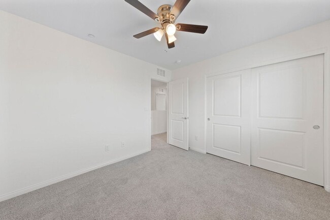 Building Photo - 412 Canary Song Dr