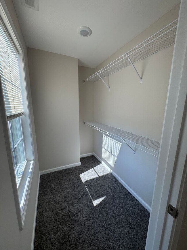 Building Photo - 207 Mountaindale Dr