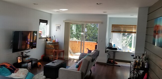 Building Photo - 4032 Pasadena Pl NE