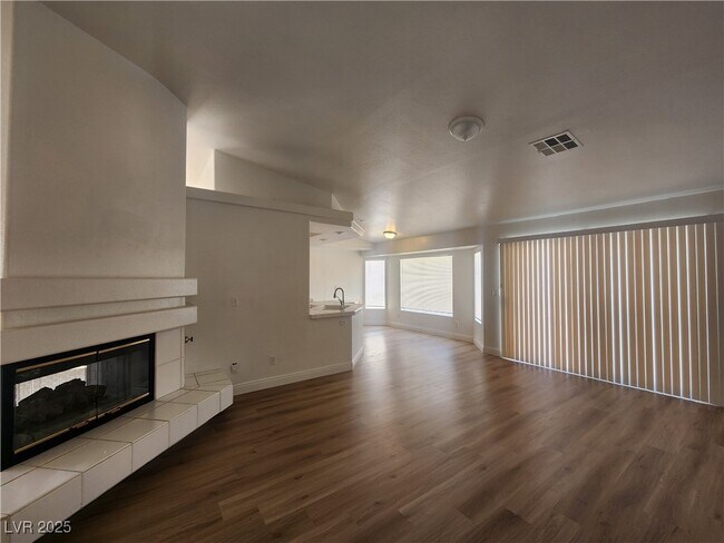 Building Photo - 908 Alta Oaks Dr