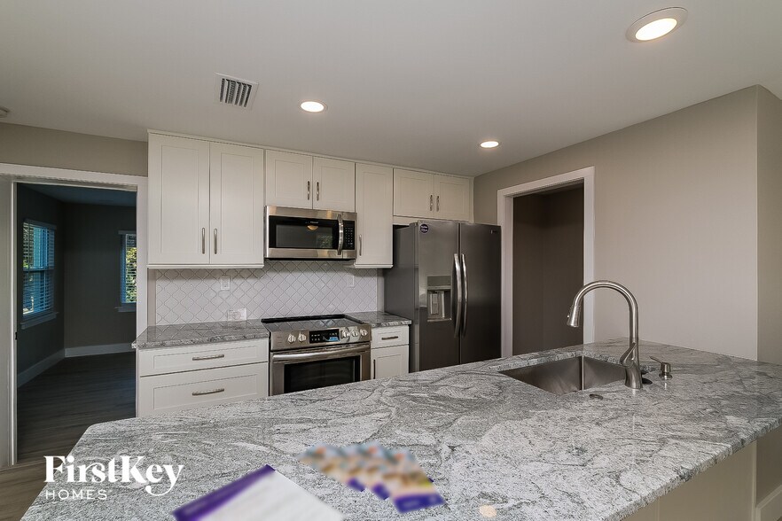 Building Photo - 9479 Purdy St