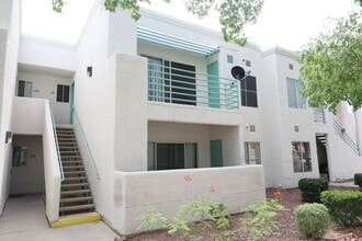 Building Photo - Lovely One Bedroom One Bathroom Apartment!