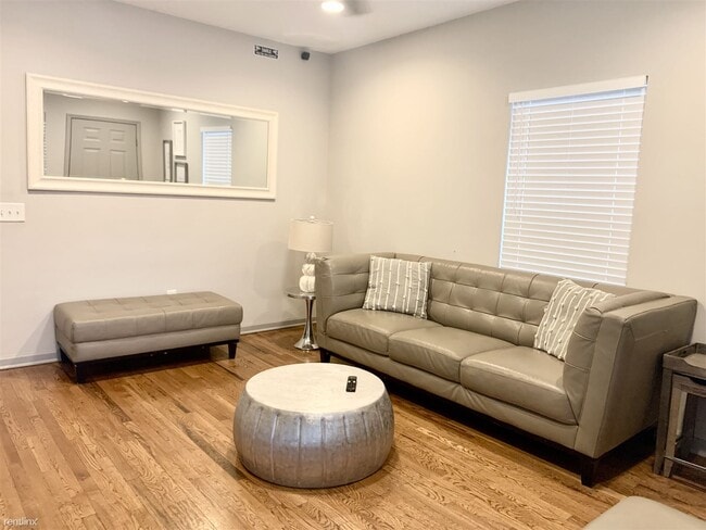 Building Photo - Room for Rent, 3 bath Duplex - 96 McMillen...