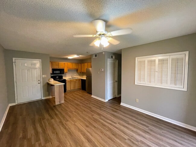 Building Photo - 6634 Willow Pointe Dr NW