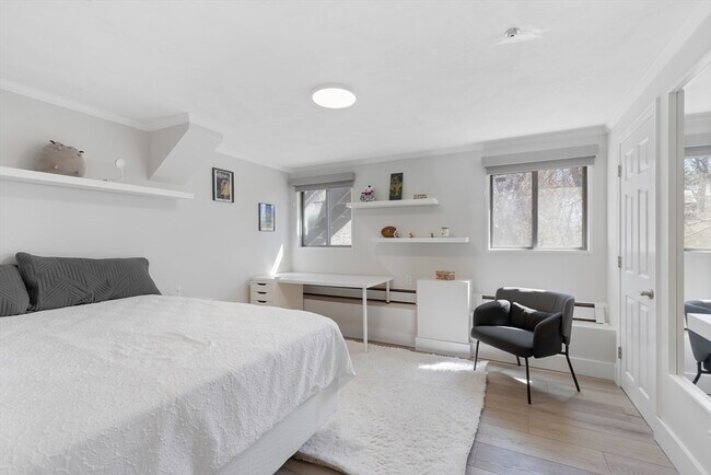 Building Photo - 10 Stonewood Dr