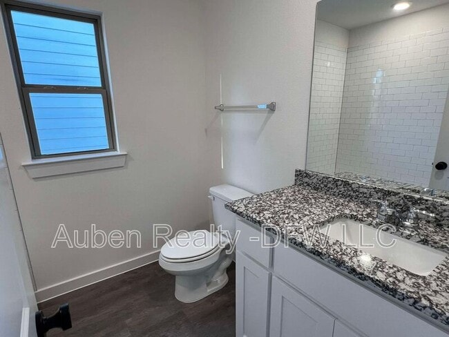 Building Photo - 2428 S Fannin Ave