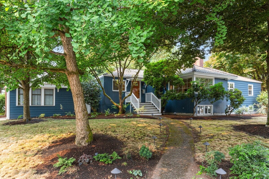 Building Photo - 3177 NE 84th St