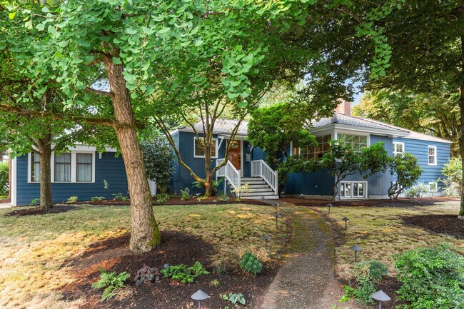 Building Photo - 3177 NE 84th St