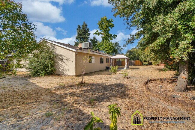 Building Photo - Remodeled 4-Bedroom Retreat with Large Backyard