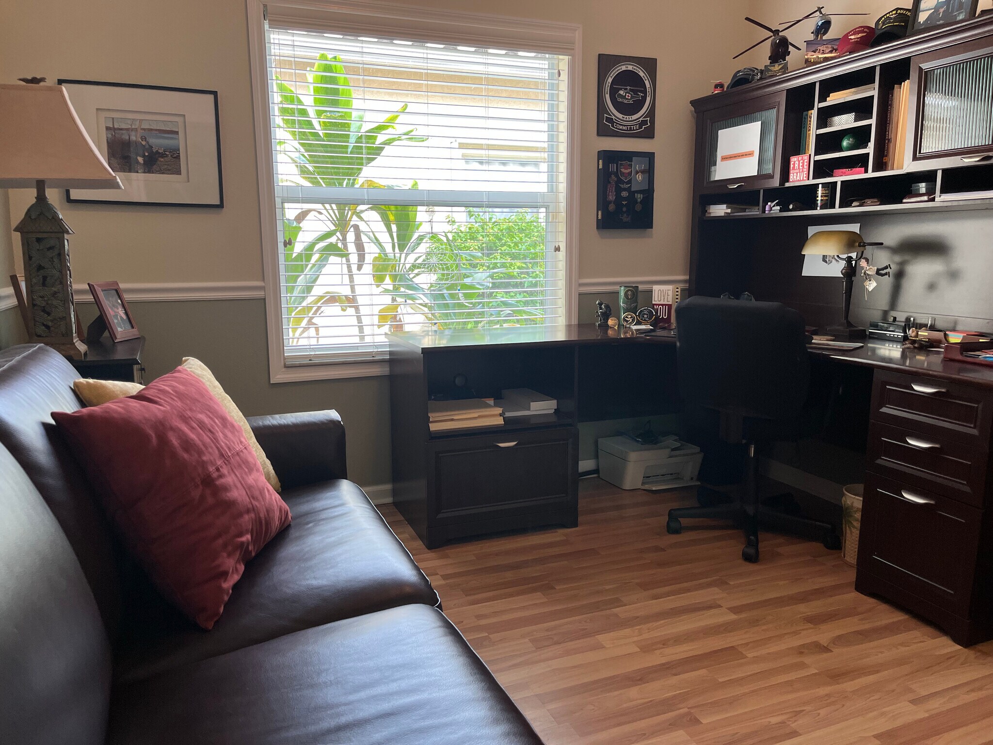 Guest room with leather sofa bed, desk - 329 NW Treeline Trce