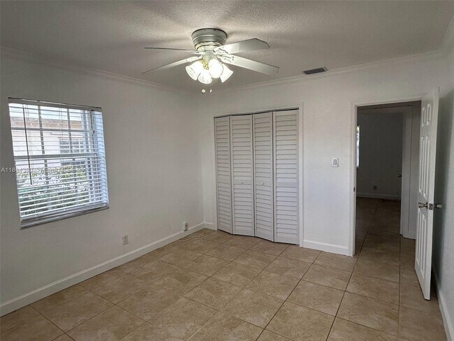 Building Photo - 8840 SW 38th St