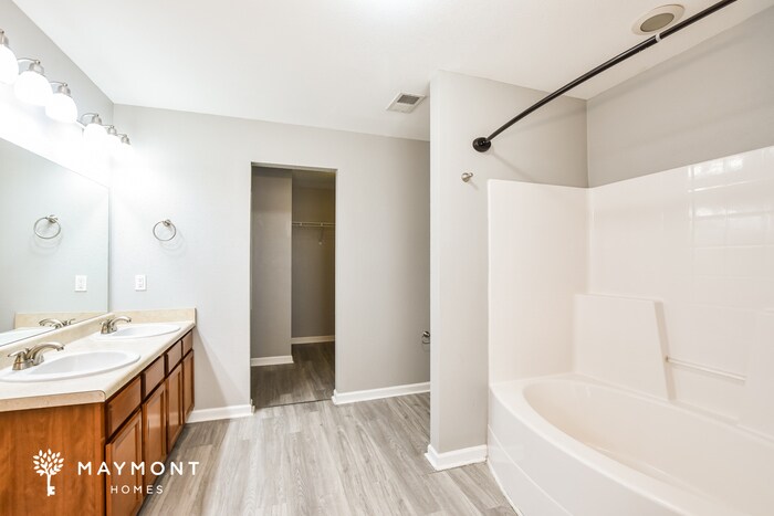 Building Photo - 16822 Wellhouse Dr