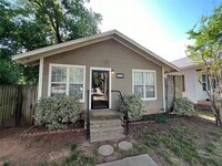 Building Photo - 312 N 6th St