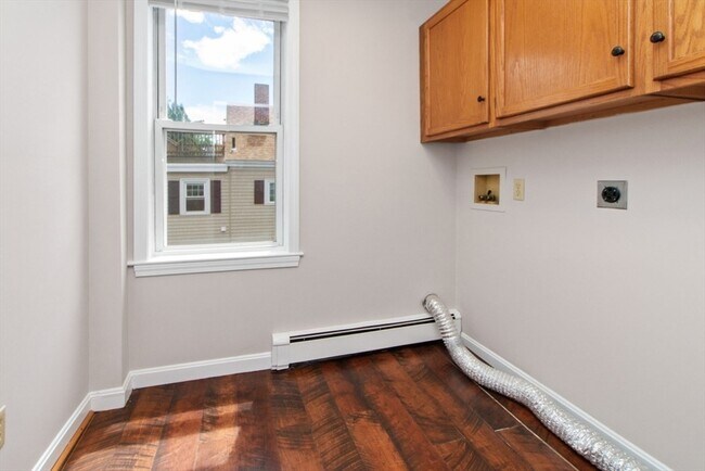 Building Photo - 36 Upham St