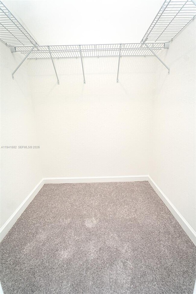 Building Photo - 2646 SE 27th Dr