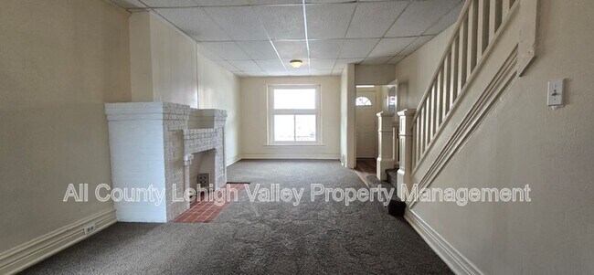 Building Photo - 818 N 4th St