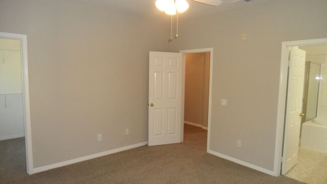 Building Photo - 33 Bonsall