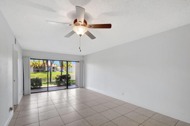 Building Photo - 1495 Lake Crystal Dr