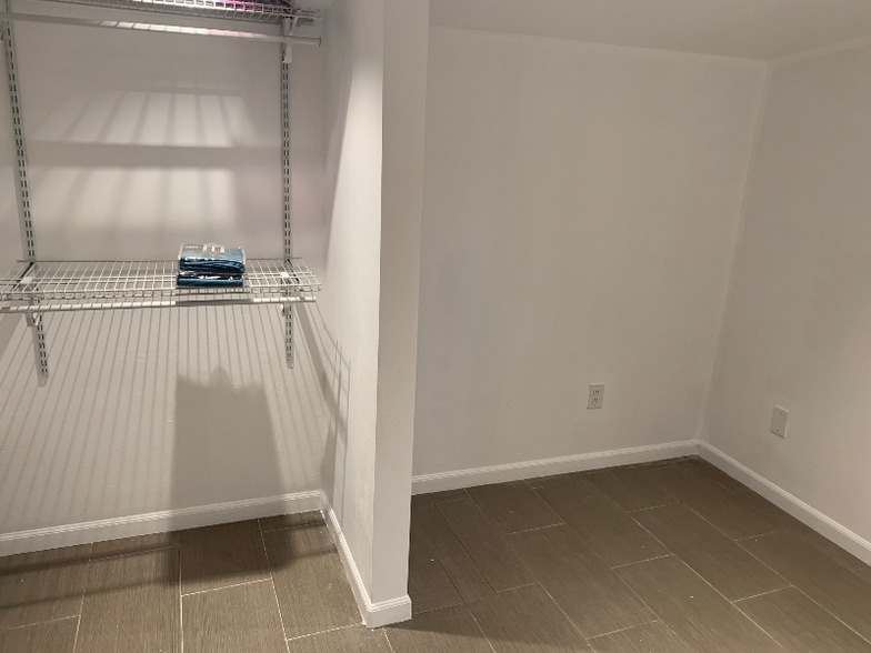 Building Photo - 2817 S Center St