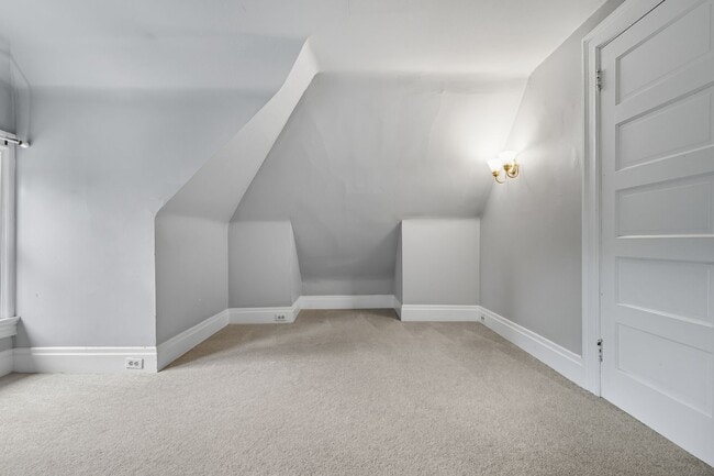 Building Photo - Historic 5-bedroom Home in Squirrel Hill