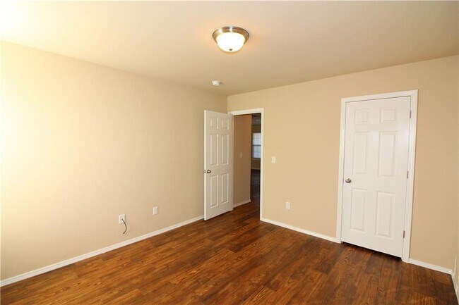 Building Photo - 601 Lasso Ln