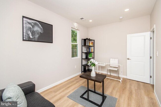 Building Photo - 8830 Badger Dr
