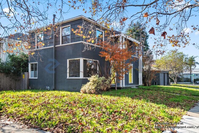 Building Photo - 903 61st St