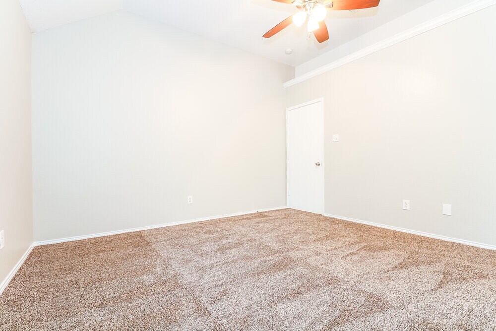 Building Photo - 621 Pleasant Valley Dr
