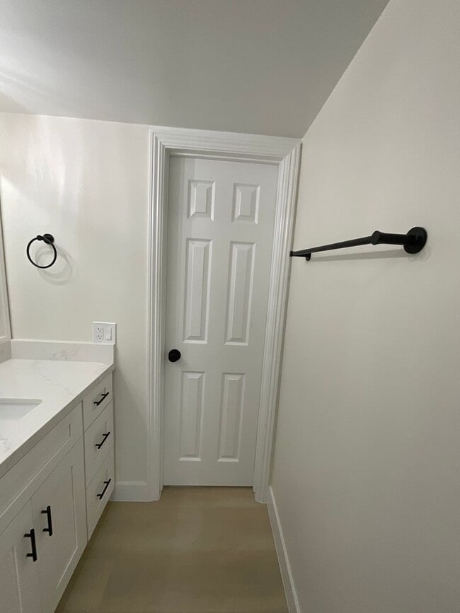 Building Photo - Villa Pacific: Remodeled 2 Bedroom 1.5 Bath Attached Townhouse,