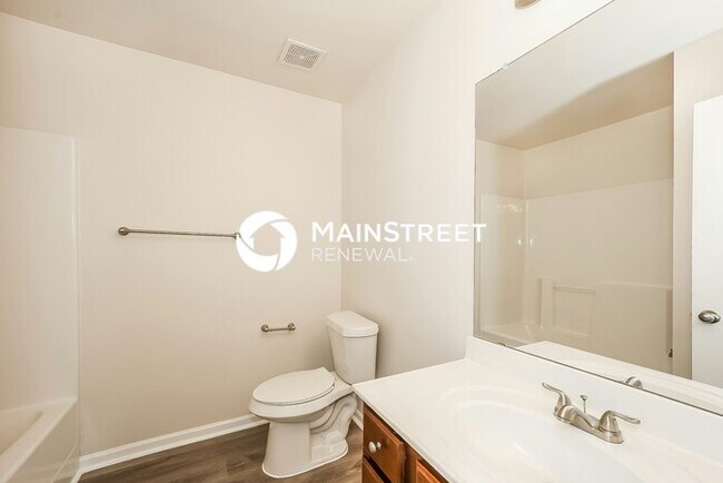 Building Photo - 4 Bedroom Pet-Friendly Home in Fairburn, G...