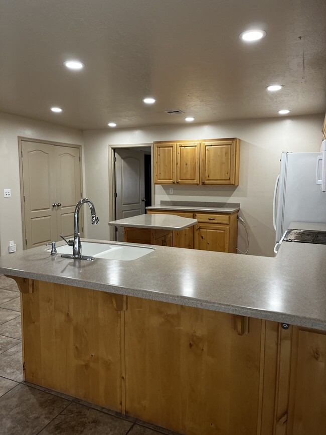 Kitchen - 2320 E 2540 S