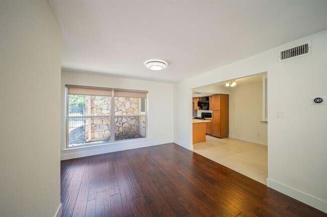 Building Photo - 8402 Alta Mesa